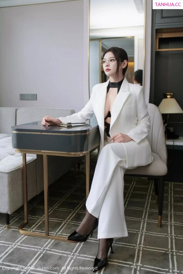   [XiuRen]高清写真图 2025.06.26 No.10464 冬安 白色西服第8张图片